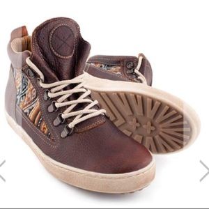 Brown leather hiking boot sneakers